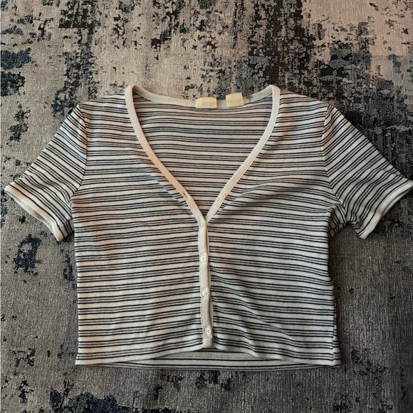 Levi's Navy Blue and White Striped Crop T-Shirt - Picture 4 of 7